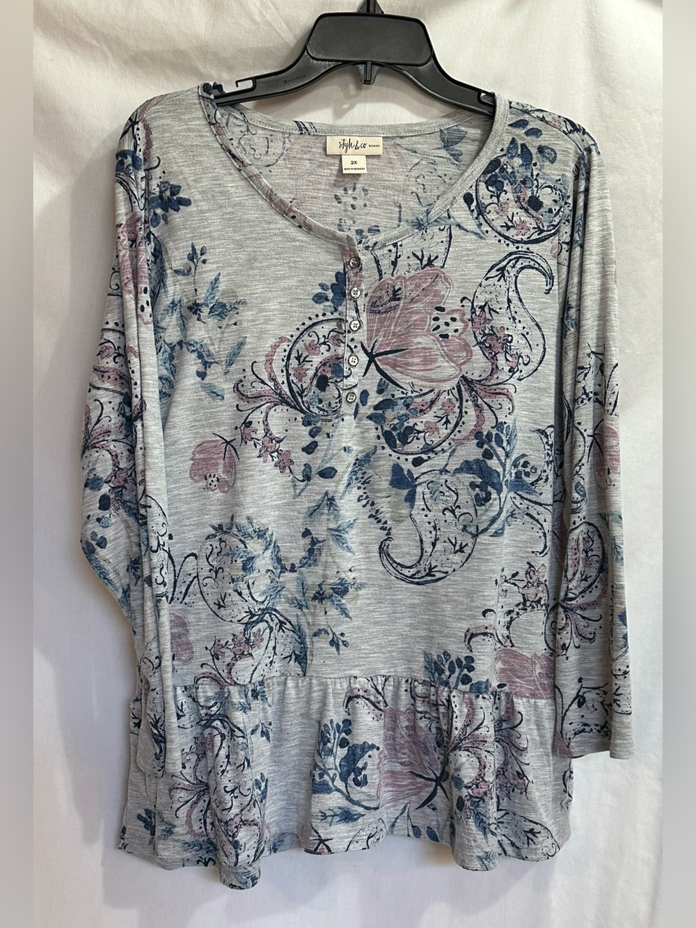 Style & Co. Women's Gray Floral Henley Peplum Top